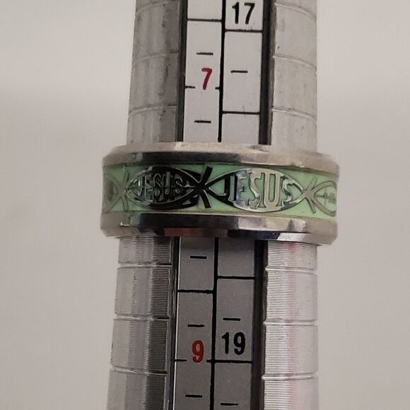 Glow in the Dark Jesus Fish Ring - Picture 9 of 9